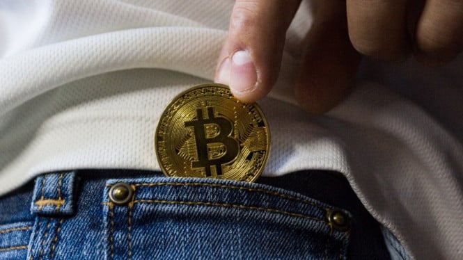 Harga Bitcoin kembali tertekan tajam pada Selasa, 15 Juli 2025