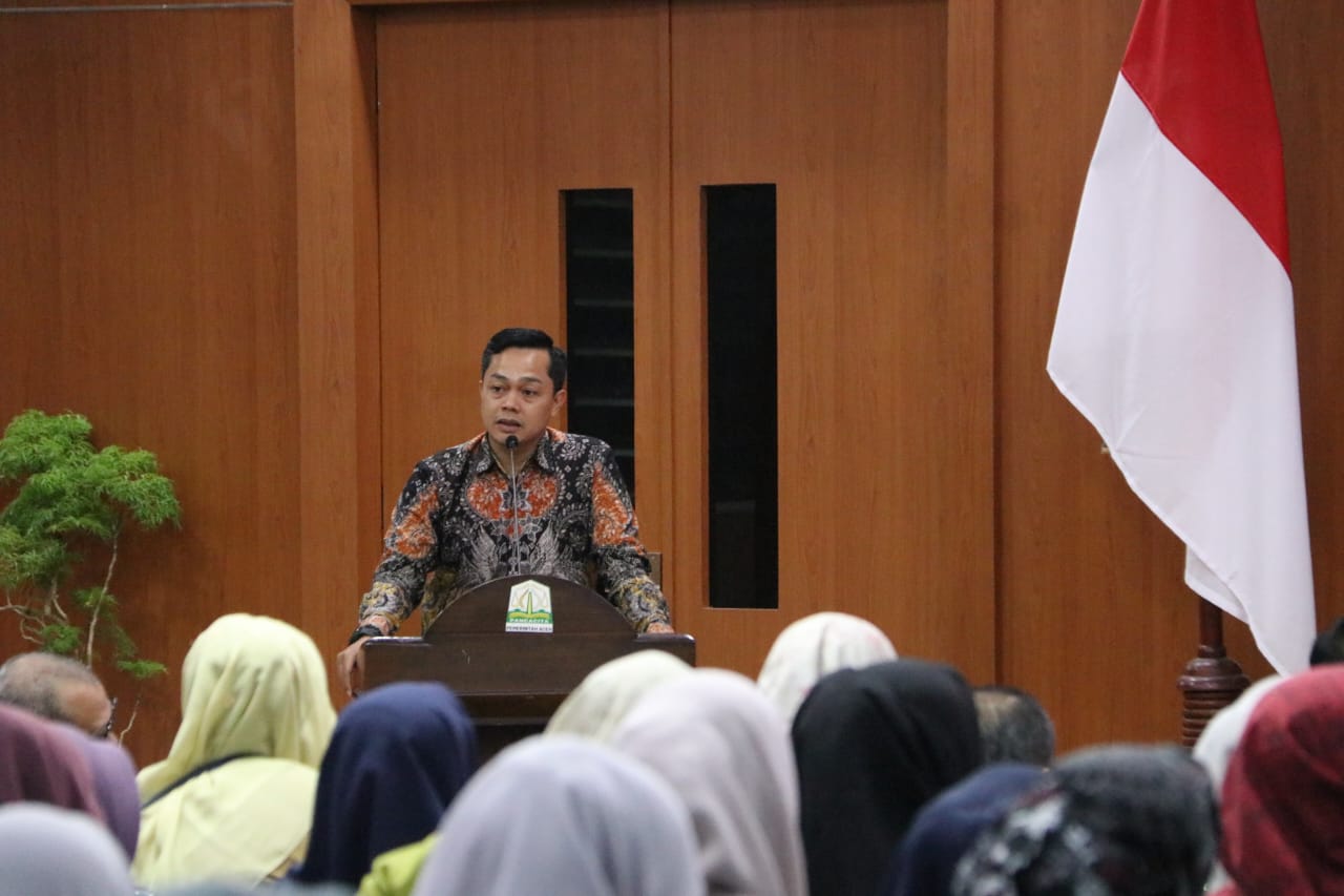 OJK Provinsi Aceh menggencarkan edukasi keuangan kepada kaum perempuan melalui kegiatan Sosialisasi dan Talkshow Waspada Aktivitas Keuangan Ilegal dan Money Game, Selasa (8/7) di Kantor Gubernur Aceh. (Foto: Ist)
