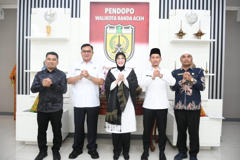 Penandatanganan nota kesepahaman (MoU) dilakukan langsung oleh Wali Kota Banda Aceh Illiza Sa’aduddin Djamal bersama Bupati Aceh Tenggara M Salim Fakhry, Bupati Aceh Selatan Mirwan, dan Bupati Aceh Barat Tarmizi di Pendopo Wali Kota, Rabu (9/7/2025).