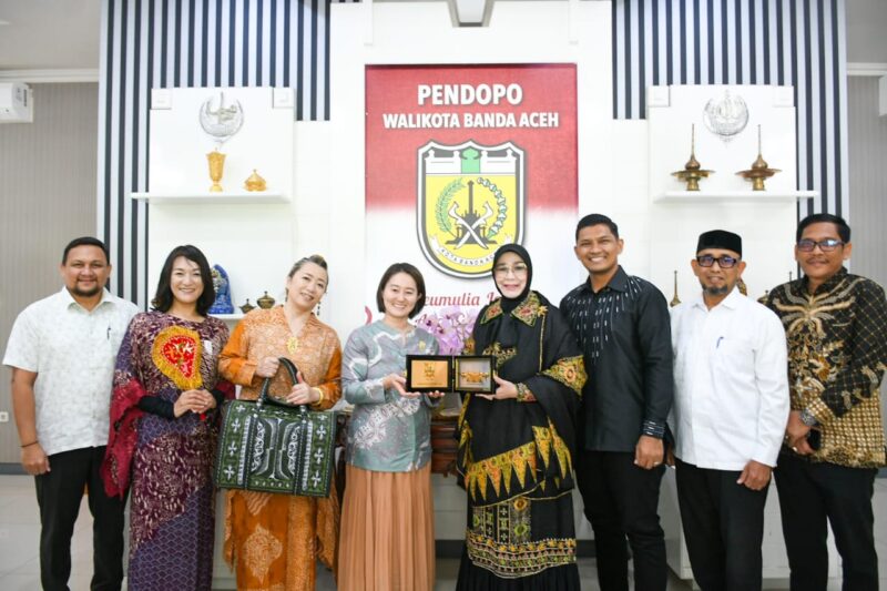Wali Kota Banda Aceh Illiza Sa’aduddin Djamal menyatakan komitmennya memperkuat kerja sama mitigasi bencana antara Indonesia dan Jepang, khususnya melalui dukungan Japan International Cooperation Agency (JICA) yang telah lama berkiprah di Aceh pascatsunami 2004.