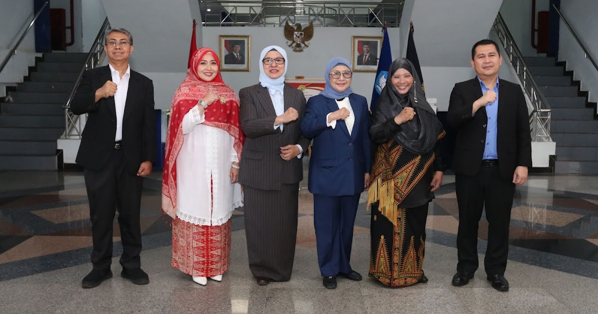 Dr. Rosaria Indah, M.Sc., Ph.D dilantik sebagai Dekan Fakultas Kedokteran dan Ilmu Kesehatan (FKIK) Universitas Bengkulu (Unib) untuk periode 2025–2029. (Foto: Humas USK).
