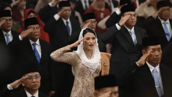 Rangkap Jabatan di Era Prabowo: Rakyat Disuruh Irit, Pejabat Dapat Dua Gaji