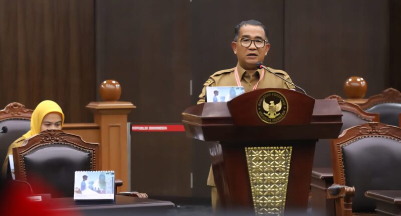 Dirjen Otonomi Daerah Kemendagri Akmal Malik mewakili Pemerintah menyampaikan keterangannya dalam sidang pengujian Pasal 115 ayat (3) UUPA pada Senin (30/6/2025) di Ruang Sidang MK. (Foto: Ist)