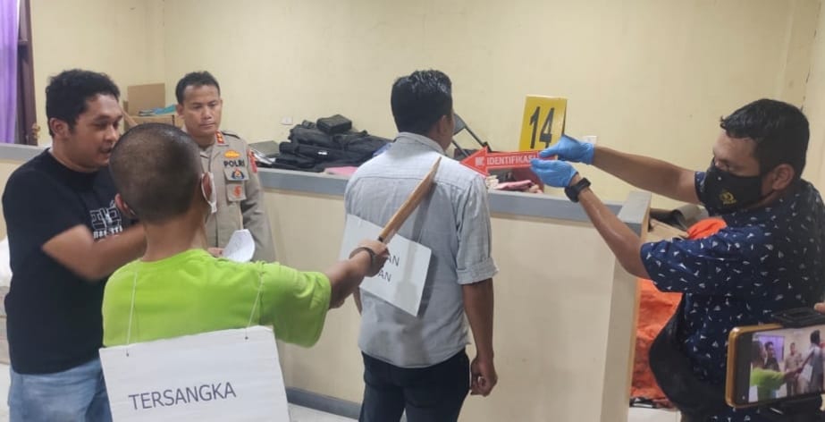 Polres Aceh Tenggara menggelar pra-rekonstruksi kasus pembunuhan berencana yang dilakukan keponakan hingga lima orang tewas dan 1 orang lainnya mengalami luka serius. (Foto: Dok. Polres Aceh Tenggara)