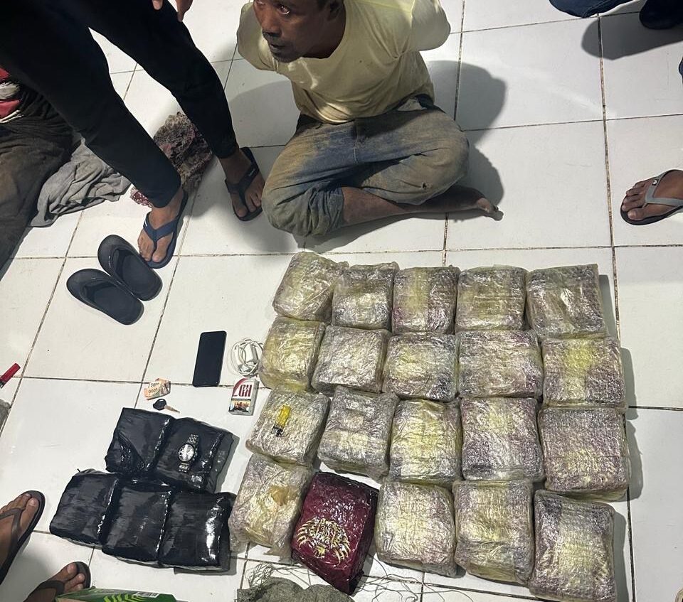 Pelaku yang merupakan kurir 45 sabu ditangkap di Aceh Timur. (Foto: Ist)