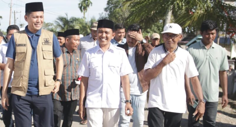 Bupati Aceh Selatan Mirwan menugaskan Plt Sekda Masrizal mengawasi dan memastikan stabilitas harga pupuk subsidi di Aceh Selatan. (Foto: Ist)