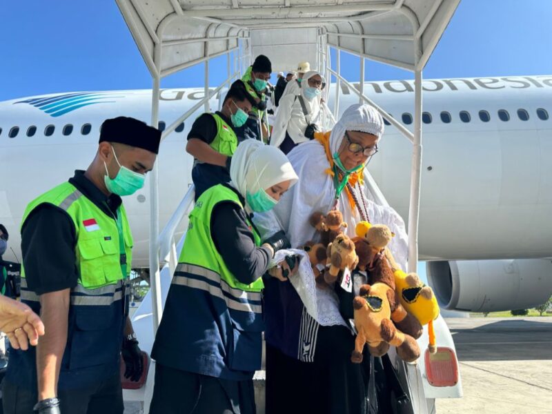 Jamaah Haji Aceh kloter 08 tiba di Bandara SIM, Blang Bintang, Aceh Besar, Sabtu, 5 Juli 2025. (Foto: Ist)