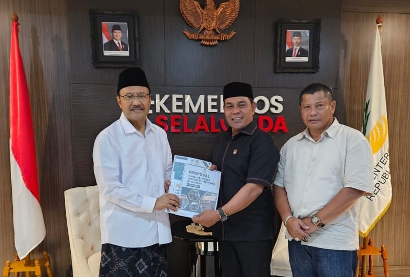 Bupati Aceh Besar, Muharram Idris menemui Menteri Sosial Saifullah Yusuf atau Gus Ipul, di Jakarta, Jum'at (4/7/2025), untuk menyampaikan sejumlah usulan program sosial. (Foto: Ist)