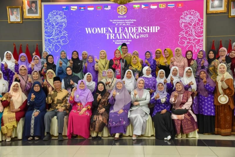 Perempuan Muslim dari 12 negara hadir dalam International Women Leadership Training yang digelar di Padang, Sumatera Barat, pada 11–15 Juli 2025.