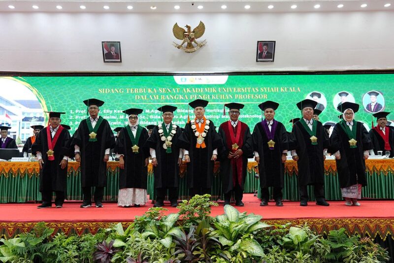 Universitas Syiah Kuala (USK) mengukuhkan 6 profesor baru dari berbagai bidang keilmuan melalui Sidang Terbuka Senat Akademik Universitas di Gedung AAC Dayan Dawood, Darussalam, Kamis (17/7). (Foto: Ist)