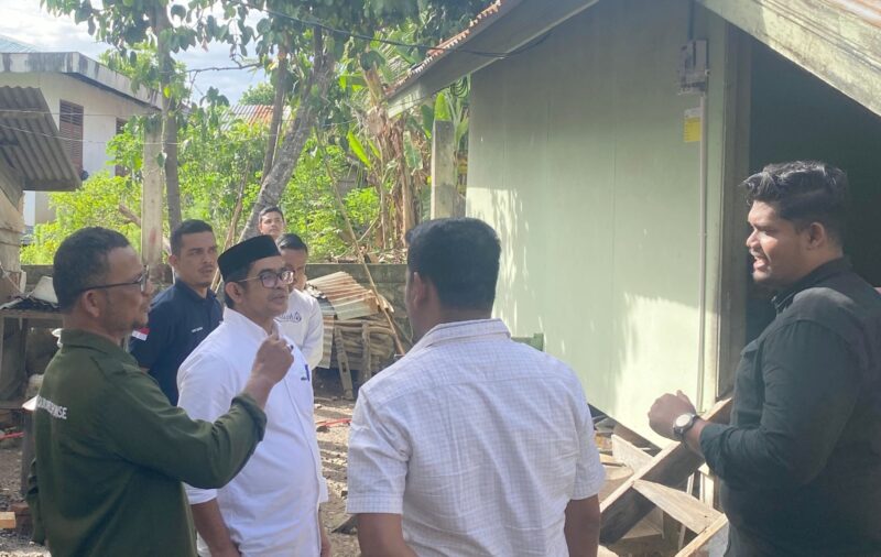 Sebanyak 110 rumah warga tak mampu di Aceh Besar akhirnya bisa menikmati listrik secara mandiri setelah bertahun-tahun bergantung pada numpang listrik dari tetangga. (Foto: Ist)