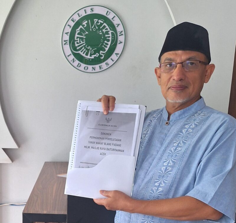 Peneliti sejarah Aceh, Dr Hilmy Bakar Almascaty Bugak mendesak MUI Pusat segera melakukan penguatan fatwa status wakaf tanah Blang Padang di Banda Aceh.
