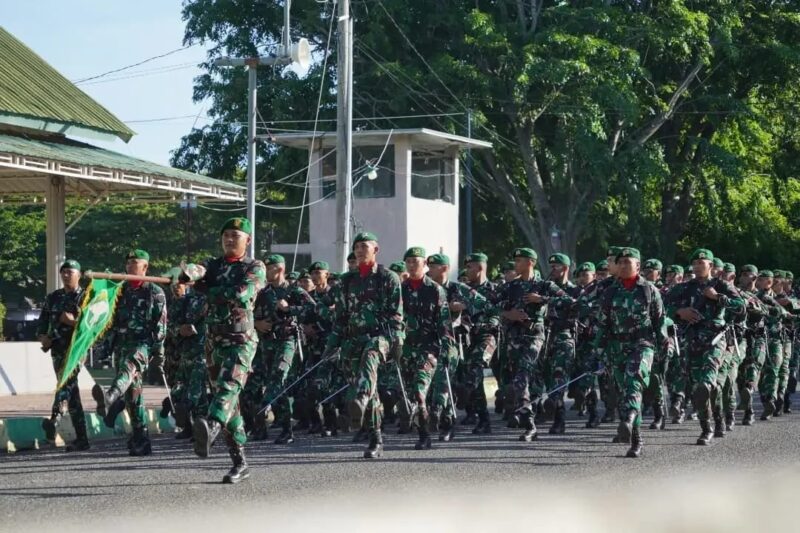 Prajurut TNI AD mengikuti upacara bulanan Kodam Iskandar Muda, Kamis pagi (17/4/2025) di Lapangan Blang Padang Kota Banda Aceh. (Foto: Ist)