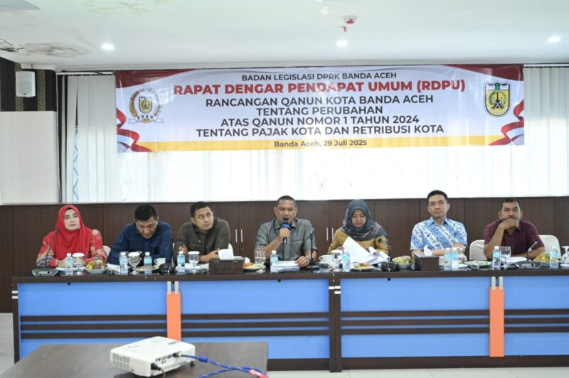 Banleg DPRK Banda Aceh menggelar RDPU atau Konsultasi Publik terkait Rancangan Qanun tentang Perubahan Qanun Pajak Kota dan Retribusi Kota, Selasa (29/7). (Foto: Ist)