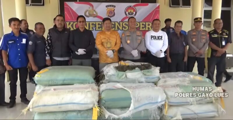 Polres Gayo Lues bersama tim Ditresnarkoba Polda Aceh berhasil menggagalkan peredaran ganja sebanyak 501 kg yang ditemukan di semak-semak pinggir sungai Desa Agusen, Kecamatan Blangkejeren. (Foto: Dok. Polres Gayo Lues)
