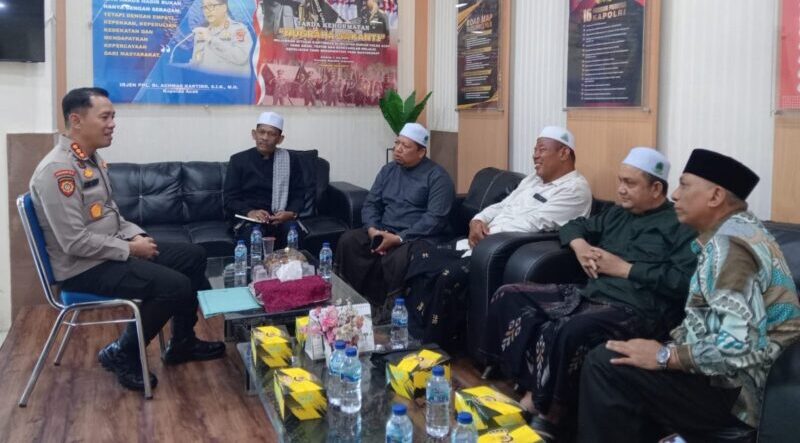 Pimpinan Majelis Permusyawaratan Ulama (MPU) Kota Banda Aceh saat melakukan audiensi dengan Kapolresta Banda Aceh Kombes Pol Joko Heri Purwono