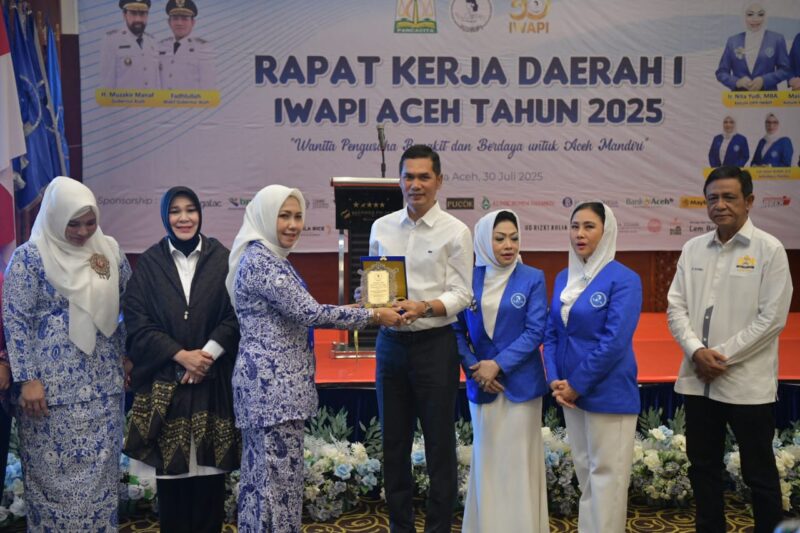 Plt. Sekda Aceh M Nasir Syamaun menghadiri pembukaan Rakerda Iwapi Aceh 2025 di Hermes Palace Hotel, Rabu (30/7)