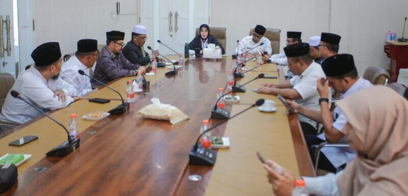 Wali Kota Banda Aceh Illiza Sa’aduddin Djamal kembali menggelar diskusi bersama Majelis Permusyawaratan Ulama (MPU) Kota Banda Aceh di Pendopo Wali Kota, Rabu (30/7/2025).
