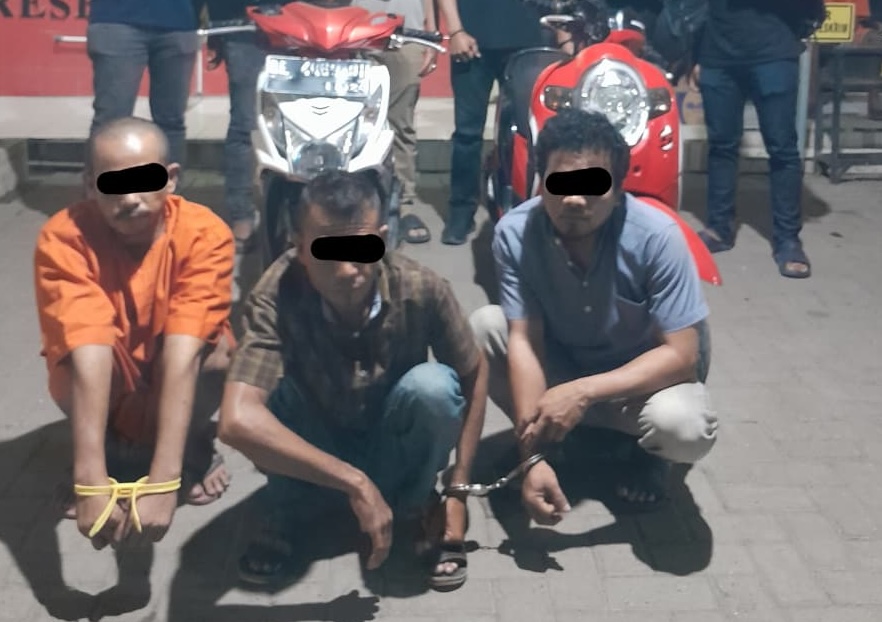 Satreskrim Polresta Banda Aceh melalui Unit VI Ranmor meringkus seorang pelaku pencurian sepeda motor dan dua penadah. (Foto: Ist)