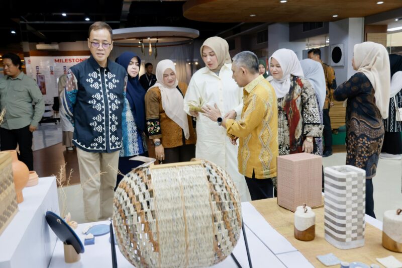 Ketua Dekranasda Aceh Marlina Usman, melakukan kunjungan kerja ke Integrated Digital Design Center (IDDC) Kementerian Perdagangan di Jakarta, Rabu (30/7). (Foto: Ist)