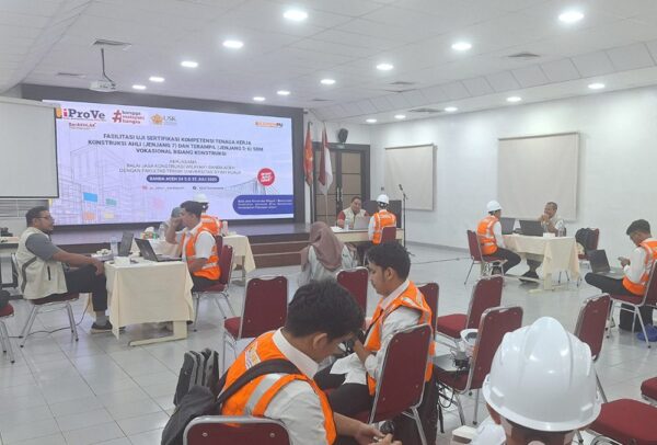 Fakultas Teknik Universitas Syiah Kuala (USK) bekerja sama dengan Balai Jasa Konstruksi Wilayah (BJKW) I Banda Aceh menyelenggarakan Uji Sertifikasi Kompetensi Tenaga Kerja Konstruksi. (Foto: Ist)