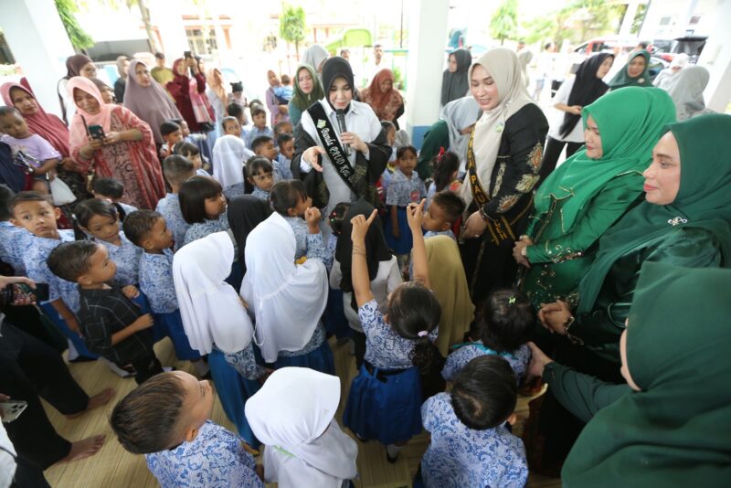 Bunda Pendidikan Anak Usia Dini (PAUD) Kota Banda Aceh, Illiza Sa’aduddin Djamal, melakukan kunjungan istimewa ke TK Negeri 3 Banda Aceh pada Rabu, 16 Juli 2025.
