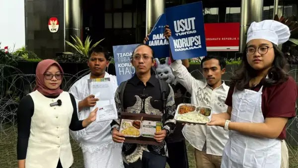 Indonesia Corruption Watch (ICW) mendatangi KPK untuk melaporkan langsung kasus dugaan tindak pidana korupsi dalam penyelenggaraan haji 2025 yang diperkirakan merugikan negara Rp 225 miliar dan perkara pemerasan oleh ASN sebesar Rp 51 miliar.