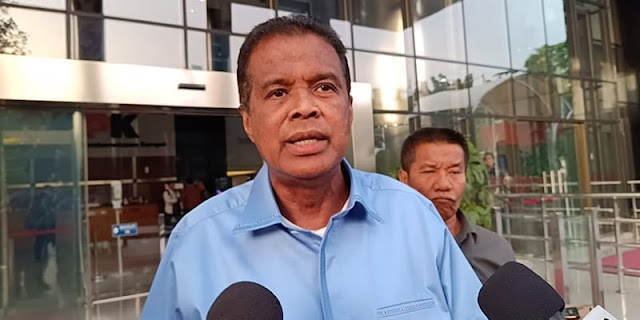 Fuad Hasan Masyhur, pemilik Maktour Travel dan mertua Menpora Dito Ariotedjo, termasuk yang dicegah KPK bepergian ke luar negeri terkait kasus kuota haji.