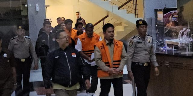 Komisi Pemberantasan Korupsi (KPK) memastikan akan mendalami dugaan aliran uang ke manapun, termasuk ke Partai NasDem setelah melakukan serangkaian operasi tangkap tangan (OTT) terhadap Bupati Kolaka Timur (Koltim), Abd Azis.