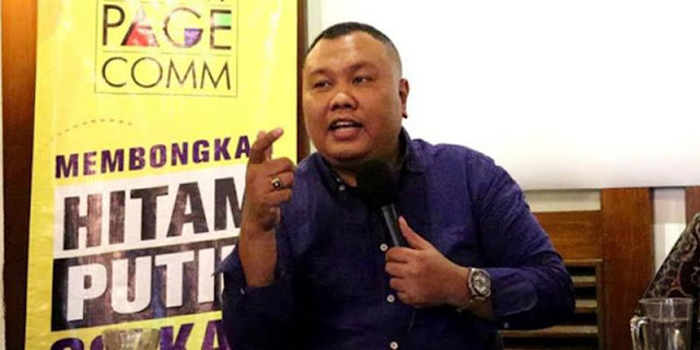 Analis komunikasi politik, Hendri Satrio atau Hensat, menjelaskan strategi politik PDIP yang memposisikan diri sebagai penyeimbang di luar pemerintahan untuk mengamankan suara pada Pemilu 2029, Kamis (7/8/2025).