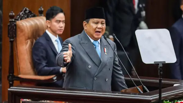 Presiden Prabowo Subianto saat menyampaikan pidato kenegaraannya yang menyinggung penertiban tambang ilegal dan memberikan peringatan keras kepada oknum jenderal yang terlibat, di Kompleks Parlemen, Jakarta, Jumat (15/8/2025).