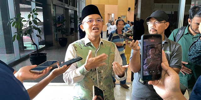 Wakil Sekretaris Dewan Syuro PKB, Maman Imanulhaq, mengingatkan masyarakat bahwa sistem demokrasi memiliki mekanisme jelas dalam memakzulkan pejabat, sehingga tidak bisa dilakukan hanya lewat tekanan massa atau people power.