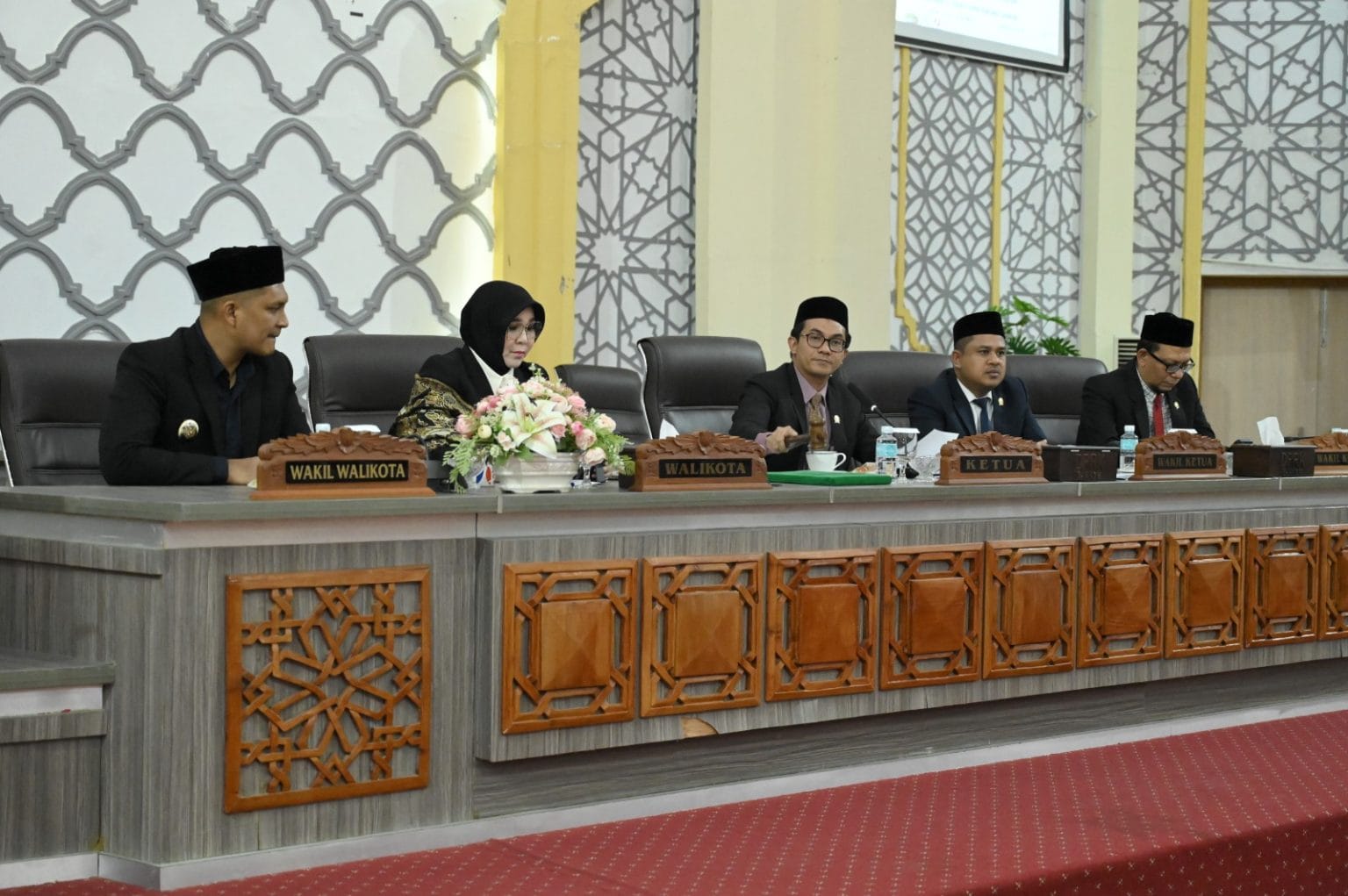 DPRK Banda Aceh Qanun RPJM Kota Banda Aceh 2025-2029 dan Qanun Perubahan Tentang Pajak dan Retribusi Kota dalam sidang paripurna, Jum'at (1/8) di gedung DPRK setempat. (Foto: Ist)