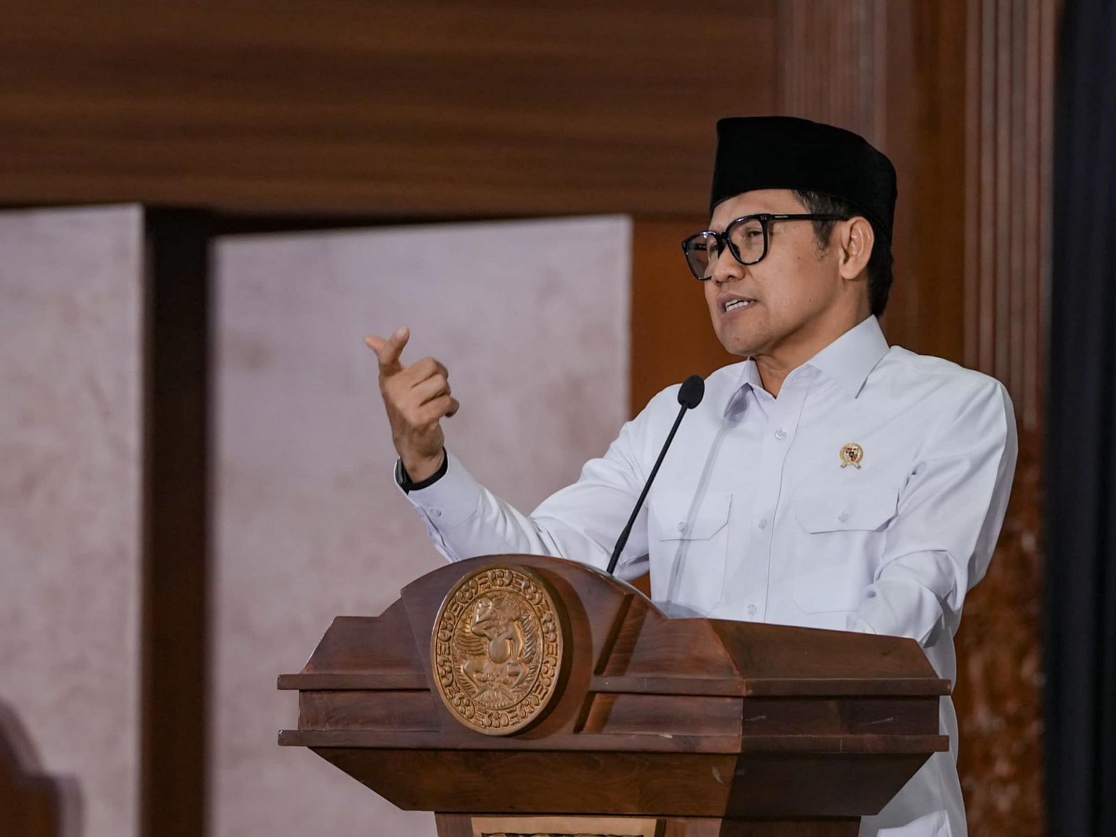 Menteri Koordinator Pemberdayaan Masyarakat, Abdul Muhaimin Iskandar (Cak Imin), saat menyampaikan visi Presiden Prabowo tentang transformasi bansos menjadi pemberdayaan sosial di Surabaya, Kamis (14/8/2025).