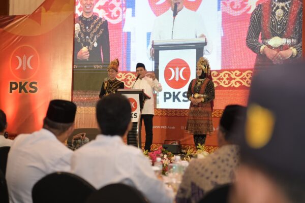 Wagub Aceh Fadhlullah menyampaikan sambutan pada Muswil VI PKS Aceh di Hotel Hermes Palace Banda Aceh, Ahad (24/8). (Foto: Ist)