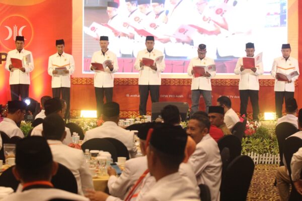 Presiden PKS Almuzzammil Yusuf melantik pengurus Dewan Pimpinan Tingkat Wilayah (DPTW) PKS Aceh periode 2025–2030 secara virtual, Ahad (24/8), dalam Muswil VI PKS Aceh. (Foto: Ist)