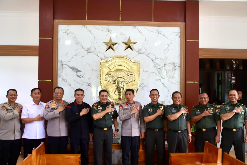 Kapolda Aceh Brigjen Pol Marzuki Ali Basyah bersilaturahmi ke Pangdam Iskandar Muda Mayjen TNI Niko Fahrizal di Makodam IM, Selasa (26/8). (Foto: Ist)