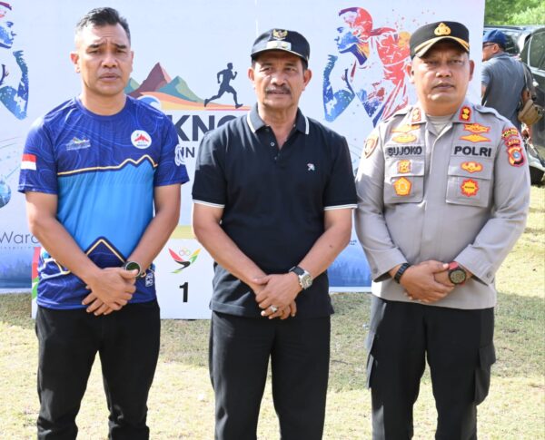 Wakil Bupati Aceh Besar bersama Kapolres Aceh Besar dan Ketua DPRK Aceh Besar mengimbau masyarakat untuk menjaga keamanan dan ketertiban saat unjuk rasa, Senin (1/9). (Foto: Ist)