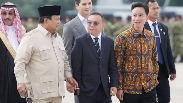 Wakil Ketua DPR RI, Sufmi Dasco Ahmad, saat menyampaikan pernyataan pers di Kompleks Parlemen, Senayan, Jakarta, Rabu (20/8/2025).