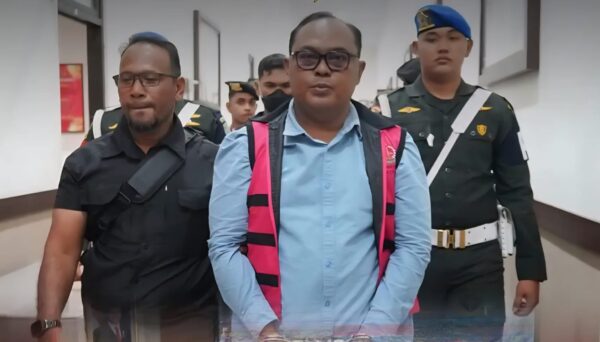 Kejati Aceh, Rabu (13/8) resmi menahan Sekda Aceh Jaya non aktif Teuku Reza Fahlevi tersangka kasus dugaan korupsi Program PSR di Aceh Jaya yang bersumber dari dana BPDPKS. (Foto: Ist)