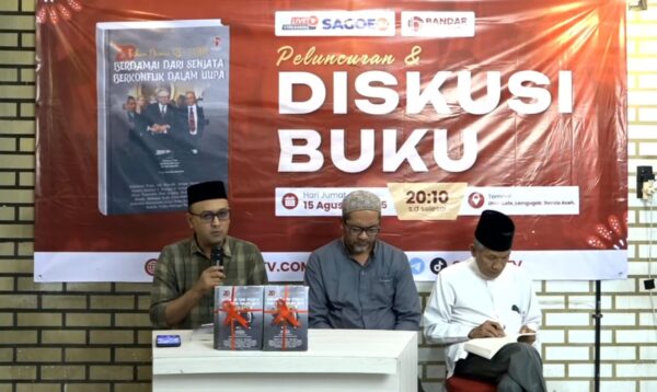 Penerbit Bandar Publishing meluncurkan buku "Berdamai Dari Senjata, Berkonflik Dalam UUPA" Jum'at malam (15/8), di Cafe Lhee Lamgugob Banda Aceh.