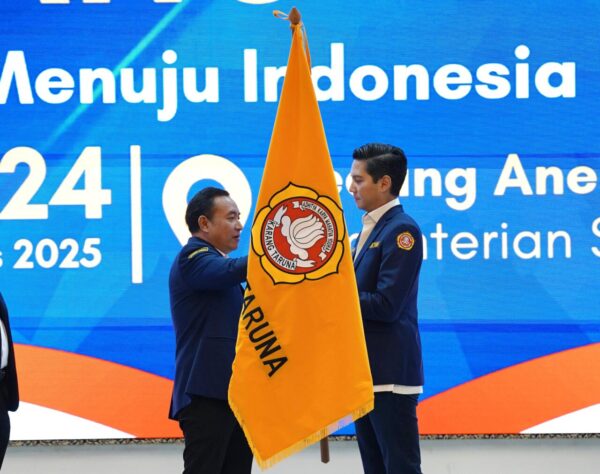 Anggota DPR RI Budisatrio Djiwandono saat memberikan sambutan usai terpilih sebagai Ketua Umum Karang Taruna Nasional di Gedung Aneka Bhakti Kemensos, Jakarta, Minggu (24/8/2025).