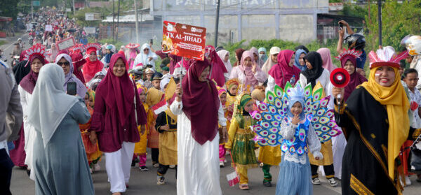 Sebanyak 1.000 lebih siswa PAUD dan TK Kecamatan Darul Imarah Aceh Besar ikut karnaval dalam rangka memeriahkan HUT ke-80 Kemerdekaan RI, Ahad (24/8). (Foto: Ist)