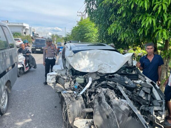 Kecelakaan lalu lintas terjadi di Jalan Lintas Banda Aceh – Medan, tepatnya Gampong Meunasah Tutong, Kecamatan Lhoksukon, Senin (25/8). (Foto: Dok. Satlantas Polres Aceh Utara)