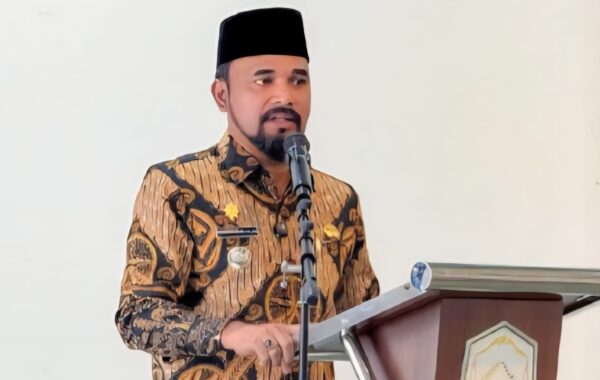 Bupati Aceh Timur Iskandar Usman Al-Farlaky menginstruksikan pelaksanaan pemilihan keuchik definitif di seluruh gampong dalam Kabupaten Aceh Timur. | INFOACEH.net Bupati Aceh Timur Iskandar Usman Al-Farlaky menginstruksikan pelaksanaan pemilihan keuchik definitif di seluruh gampong dalam Kabupaten Aceh Timur.
