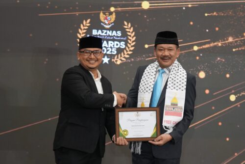 Ketua Badan BMA, Mohammad Haikal menerima penghargaan Kategori Khusus Pengumpulan, pada subkategori Special Award Pengumpulan BAZNAS yang diserahkan Ketua BAZNAS RI, Prof Dr Noor Achmad, MA pada ajang BAZNAS Award 2025 di Hotel Mercure Ancol, Jakarta, Kamis (28/8). (Foto: Ist)