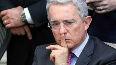 Mantan Presiden Kolombia Alvaro Uribe dijatuhi hukuman 12 tahun tahanan rumah setelah terbukti memanipulasi saksi dan menyuap dalam kasus pidana. Ia menjadi presiden pertama di Kolombia yang divonis bersalah secara hukum. Foto: Ist.