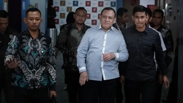 Eks Ketua KPK Firli Bahuri saat menjalani pemeriksaan di Polda Metro Jaya terkait kasus dugaan pemerasan terhadap mantan Menteri Pertanian Syahrul Yasin Limpo.
