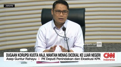 Plt Deputi Penindakan dan Eksekusi KPK, Asep Guntur Rahayu, saat memberikan keterangan pers terkait temuan suap dalam kasus korupsi kuota haji, di Gedung Merah Putih KPK, Jakarta, Kamis (14/8/2025).