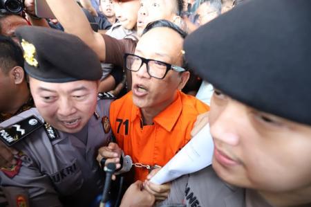 Wamenaker Immanuel Ebenezer alias Noel saat memberikan pernyataan pers di Gedung Merah Putih KPK, di mana ia membantah telah terjaring OTT, Jakarta, Jumat (22/8/2025).